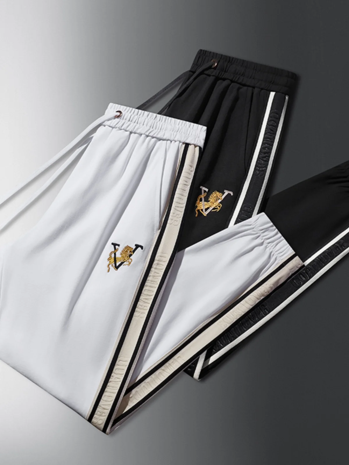 Модные молодежные повседневные брюки, мужские длинные спортивные брюки большого размера с высокой талией, облегающие белые вышивки, модная дышащая осенняя одежда
Модные молодежные повседневные брюки, мужские длинные спортивные брюки большого размера с высокой талией, облегающие белые вышивки, модная дышащая осенняя одежда