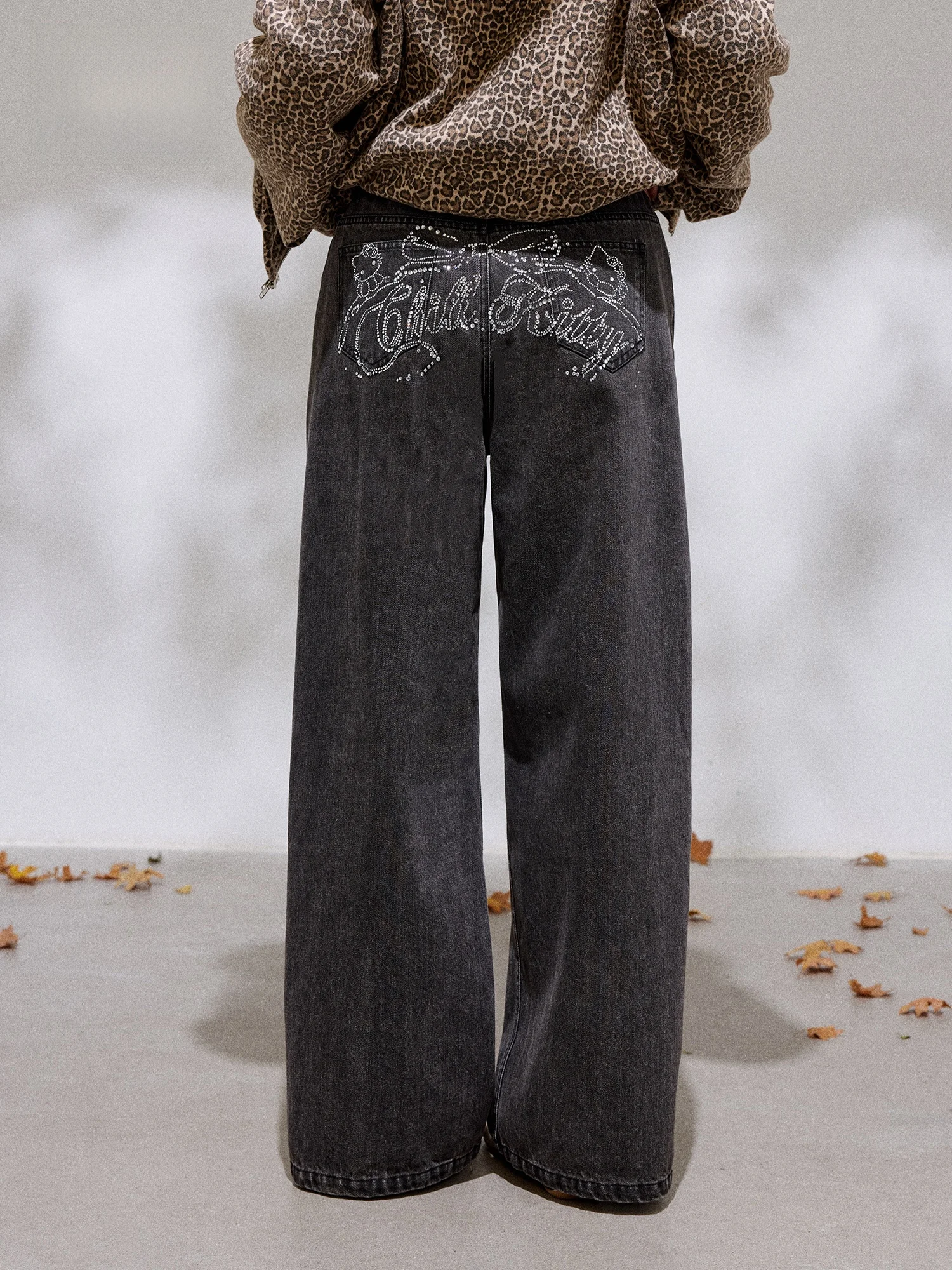 Джинсы женские больших размеров с высокой талией, прямые, в корейском стиле, облегающие, из денима, широкие, длинные брюки, модный комплект
Джинсы женские больших размеров с высокой талией, прямые, в корейском стиле, облегающие, из денима, широкие, длинные брюки, модный комплект