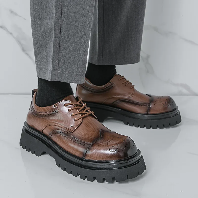 Мужская повседневная обувь в британском стиле, модельные лоферы, дышащая роскошная дизайнерская обувь, увеличивающая рост, свадебные туфли-броги на платформе, размеры 38–46 
Мужская повседневная обувь в британском стиле, модельные лоферы, дышащая роскошная дизайнерская обувь, увеличивающая рост, свадебные туфли-броги на платформе, размеры 38–46