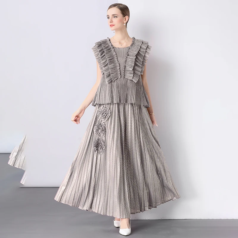 2025 Summer Women's Top & Skirt Set Pleated Gold Foil French Style Loose Blouse 3D Decor Split Hem Versatile Pleated Skirt
2025 Summer Women's Top & Skirt Set Pleated Gold Foil French Style Loose Blouse 3D Decor Split Hem Versatile Pleated Skirt