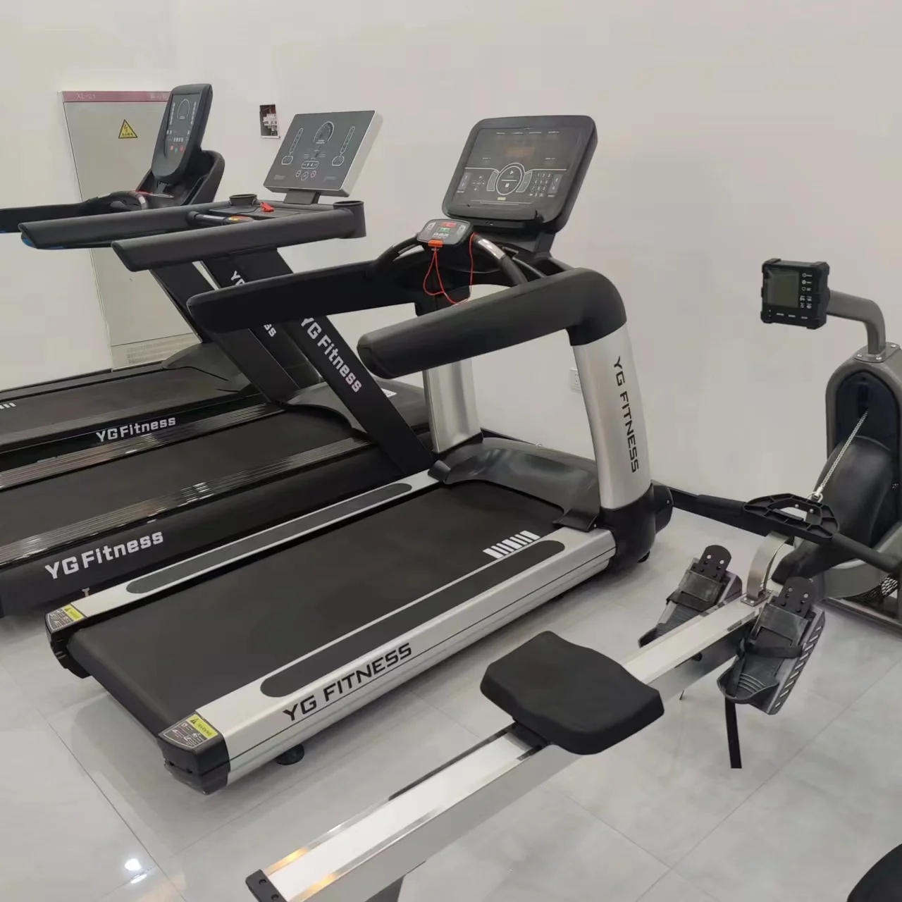Gym Use Electric Treadmill 3 HP Professional Gym Running Machine High Quality Cardio Fitness Training Equipment Gear
Gym Use Electric Treadmill 3 HP Professional Gym Running Machine High Quality Cardio Fitness Training Equipment Gear