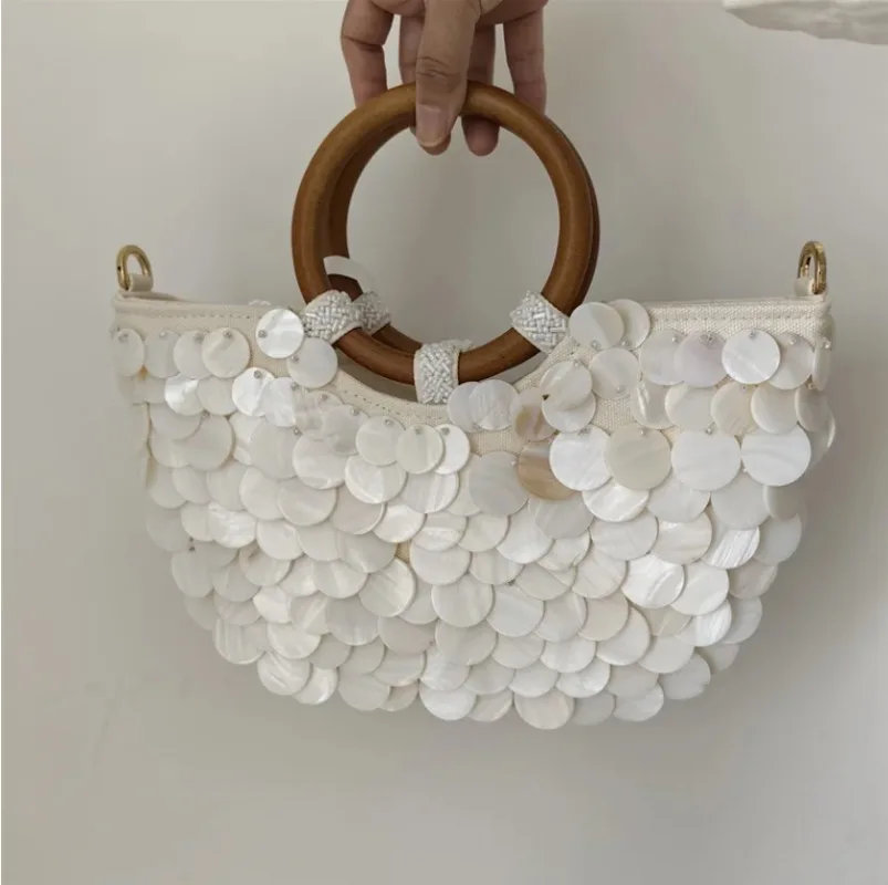 Handmade Shell Handbags Fashion Wooden Circular Handle Women's Natural Shell Beaded Bag Luxurious Design Summer Beach Tote Bag
Handmade Shell Handbags Fashion Wooden Circular Handle Women's Natural Shell Beaded Bag Luxurious Design Summer Beach Tote Bag