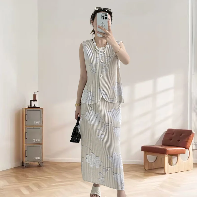 Miyake Pleated Skirt Set 2025 Summer New Complete Sleeveless Top Set Set Women's Printed Draped Half-body Skirt Two Pieces
Miyake Pleated Skirt Set 2025 Summer New Complete Sleeveless Top Set Set Women's Printed Draped Half-body Skirt Two Pieces