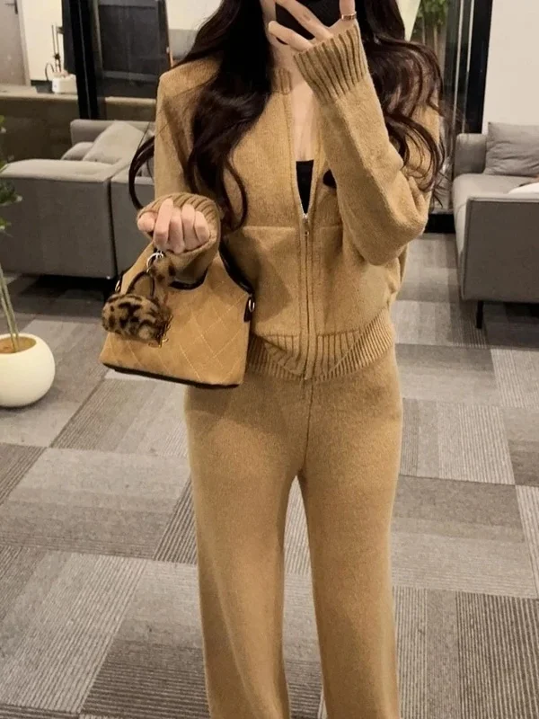 Ladies Fashionable Color Long Sleeve Set Casual High Waist Pants Winter Wear Slimming Two Piece Suit Korean Style Knitwear
Ladies Fashionable Color Long Sleeve Set Casual High Waist Pants Winter Wear Slimming Two Piece Suit Korean Style Knitwear