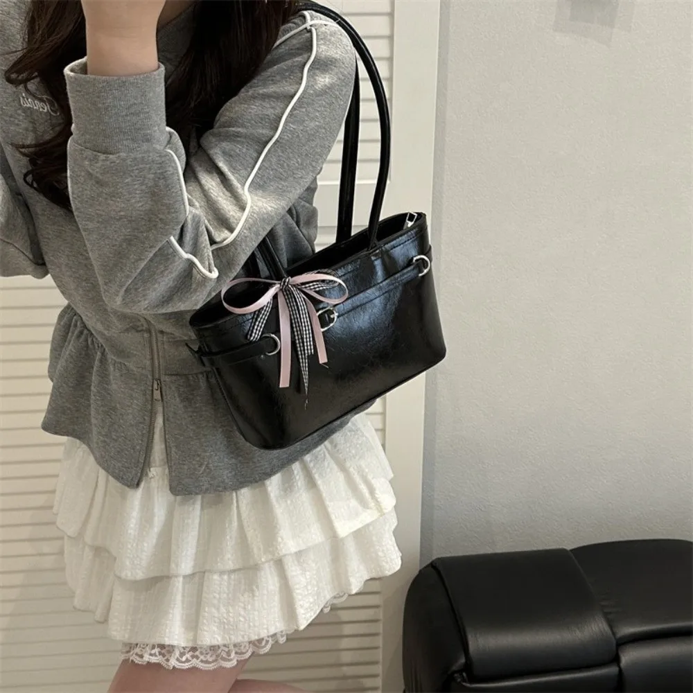 Sweet PU Leather Bow Ribbon Shoulder Bag Y2K Commuting French Stick Underarm Bag Korean Style Leisure Women Handbag Girls
Sweet PU Leather Bow Ribbon Shoulder Bag Y2K Commuting French Stick Underarm Bag Korean Style Leisure Women Handbag Girls