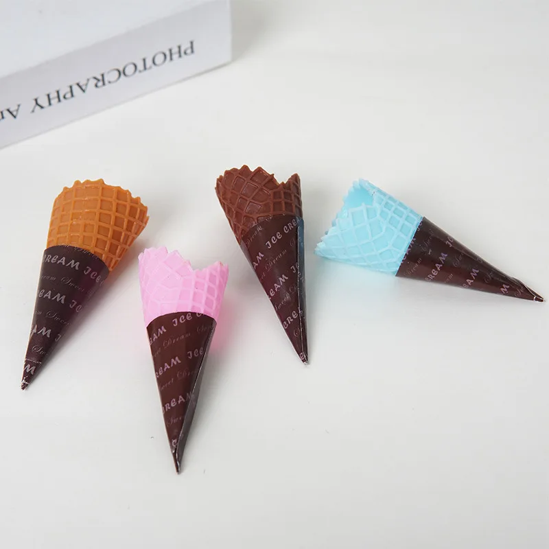 Dollhouse Mini Crisp Cone Props Ice Cream with Paper Tray Cone Container Dessert Kitchen Scene Home Decor Decoration Model Scale
Dollhouse Mini Crisp Cone Props Ice Cream with Paper Tray Cone Container Dessert Kitchen Scene Home Decor Decoration Model Scale