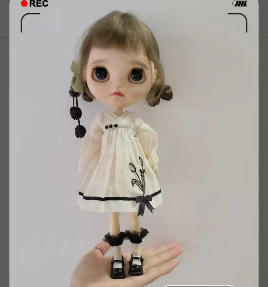 3pcs fashion Blythe Landoudou Dress, tulip hair clip, socks Fit for azone,Pullip,Ob22,24,26, Licca)
3pcs fashion Blythe Landoudou Dress, tulip hair clip, socks Fit for azone,Pullip,Ob22,24,26, Licca)