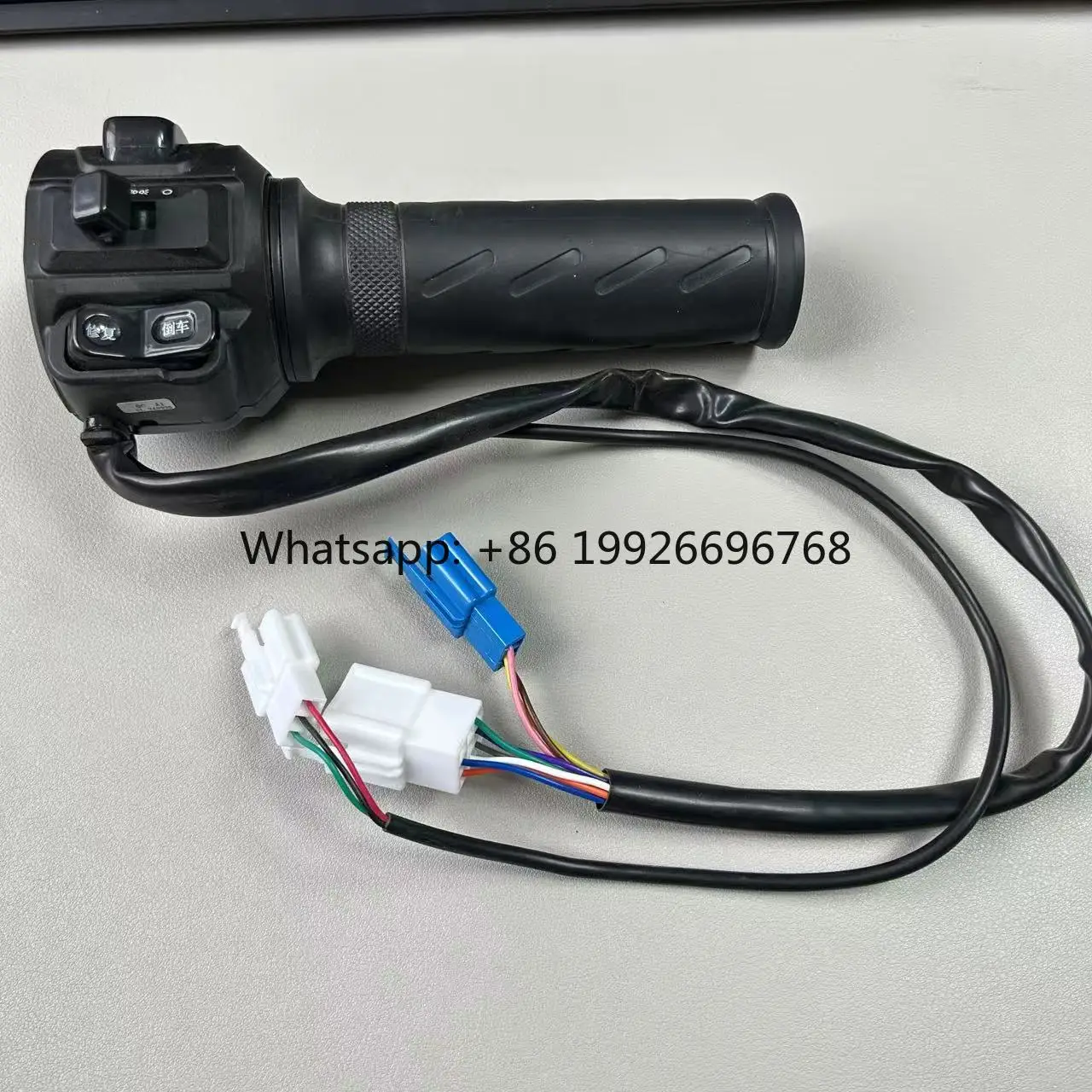 Комбинированный переключатель на руль Bulltype: кнопка газа, кнопка сиденья, двойная фара, кнопка заднего хода, ремонтный блок в сборе
Комбинированный переключатель на руль Bulltype: кнопка газа, кнопка сиденья, двойная фара, кнопка заднего хода, ремонтный блок в сборе