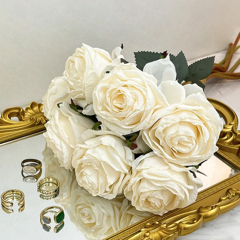 European-style Litchi Rose Wedding Flower Home Decoration Cream Handle Vase Fake Flower Decoration Suit Dining Table Study Decor
European-style Litchi Rose Wedding Flower Home Decoration Cream Handle Vase Fake Flower Decoration Suit Dining Table Study Decor