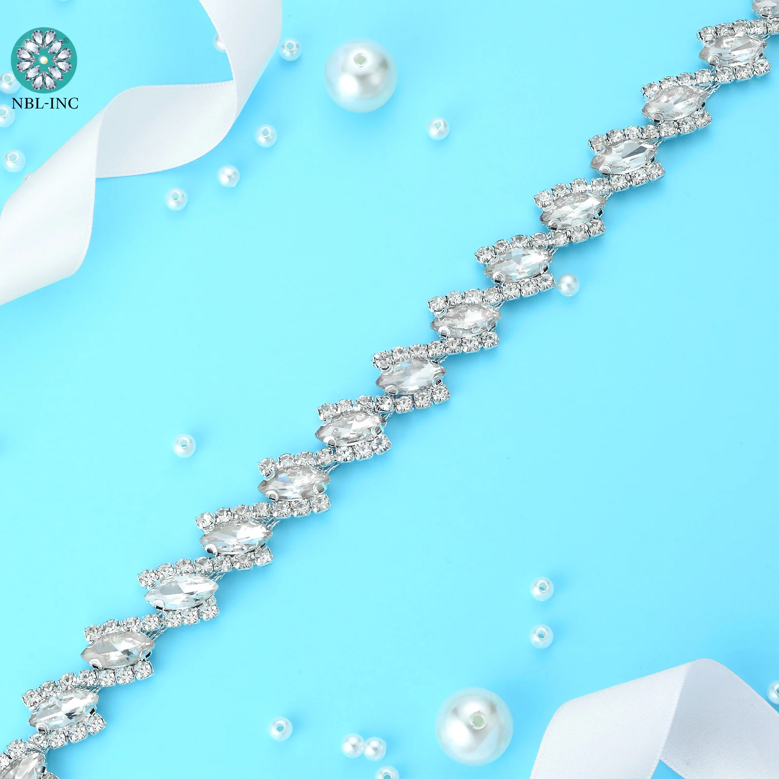 (20 yards) Wholesale silver crystal rhinestone trim applique welding trim for wedding evening dress accessory WDD1301
(20 yards) Wholesale silver crystal rhinestone trim applique welding trim for wedding evening dress accessory WDD1301