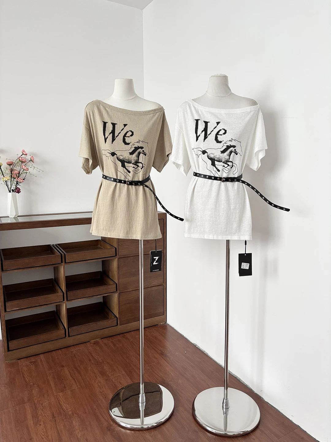 Laid-back Korean Style Women's T-shirt Short Sleeve Midi Length Slope Shoulder Top for Summer Casual Versatile Loose Fit
Laid-back Korean Style Women's T-shirt Short Sleeve Midi Length Slope Shoulder Top for Summer Casual Versatile Loose Fit