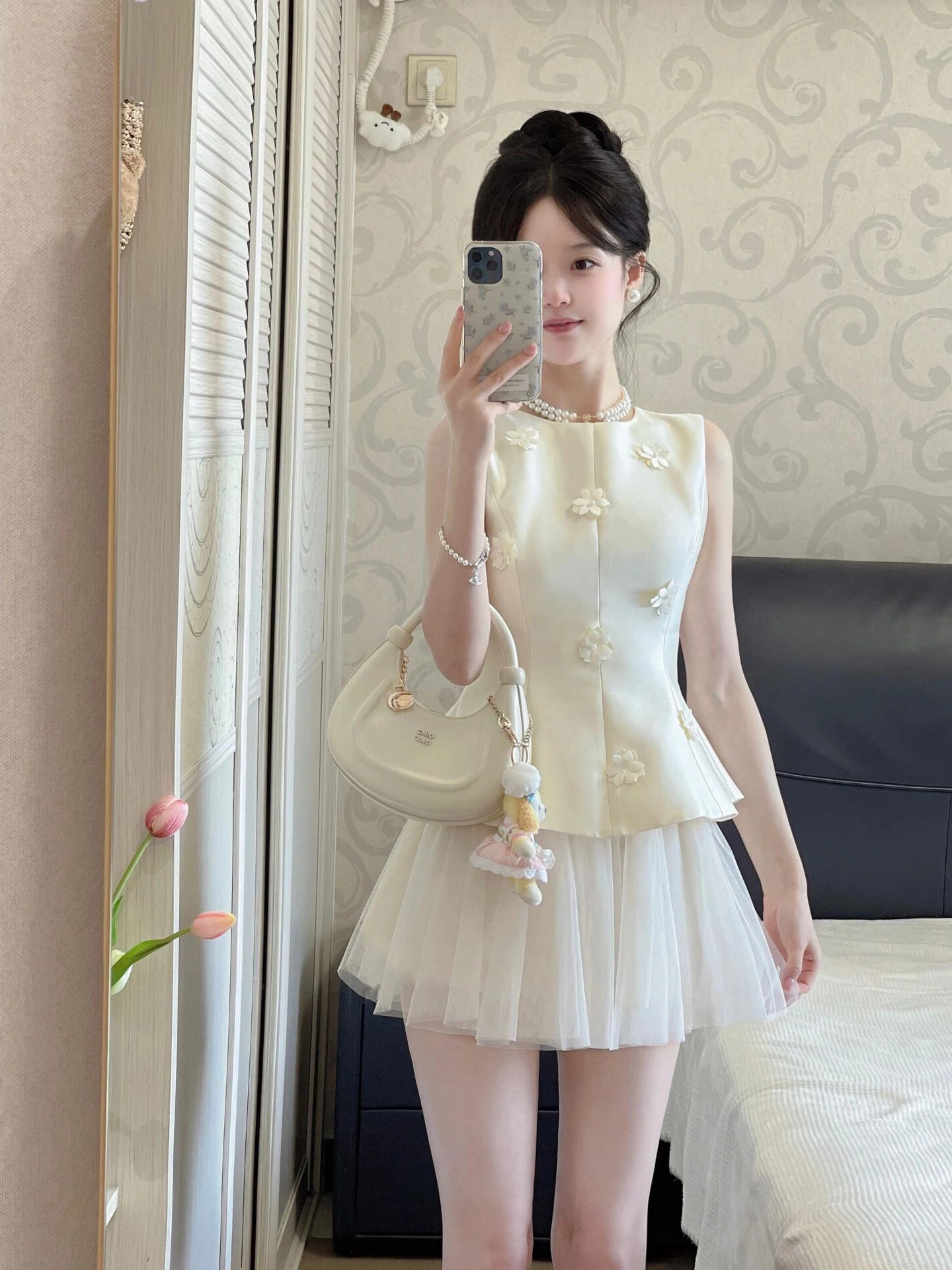 Elegant Fragrance Style Women's Two-Piece Set Sleeveless Vest Top Tulle Half Skirt Summer Fashion Outfit round Neckline
Elegant Fragrance Style Women's Two-Piece Set Sleeveless Vest Top Tulle Half Skirt Summer Fashion Outfit round Neckline