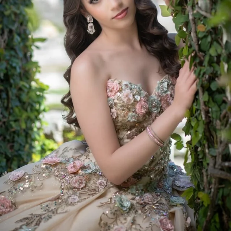 Customized Shiny champagne color Quinceanera Dresses Off the Shoulder Tull sequin applique 3D flower Vestido De 15 Quinceanera
Customized Shiny champagne color Quinceanera Dresses Off the Shoulder Tull sequin applique 3D flower Vestido De 15 Quinceanera
