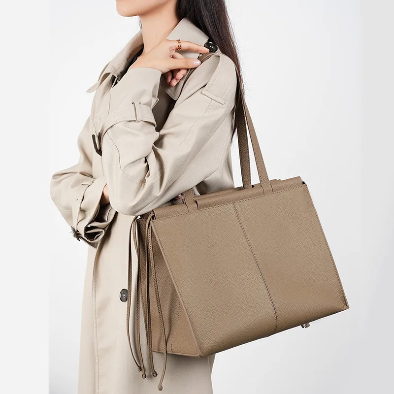 Fashion Women's Tote Bag Genuine Leather Soft Shopping Bag Underarm Bag Versatile Shoulder Bag Large Capacity Ladies Handbag
Fashion Women's Tote Bag Genuine Leather Soft Shopping Bag Underarm Bag Versatile Shoulder Bag Large Capacity Ladies Handbag