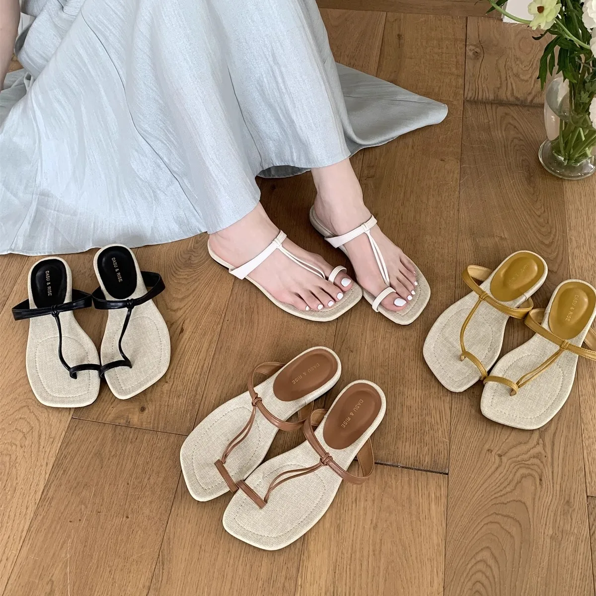 Cross-Tied Rubber Slippers Fur Flip Flops Flat Shoes Female Slipers Women Slides Hawaiian 2025 Summer Rubber Slippers Female Sho
Cross-Tied Rubber Slippers Fur Flip Flops Flat Shoes Female Slipers Women Slides Hawaiian 2025 Summer Rubber Slippers Female Sho