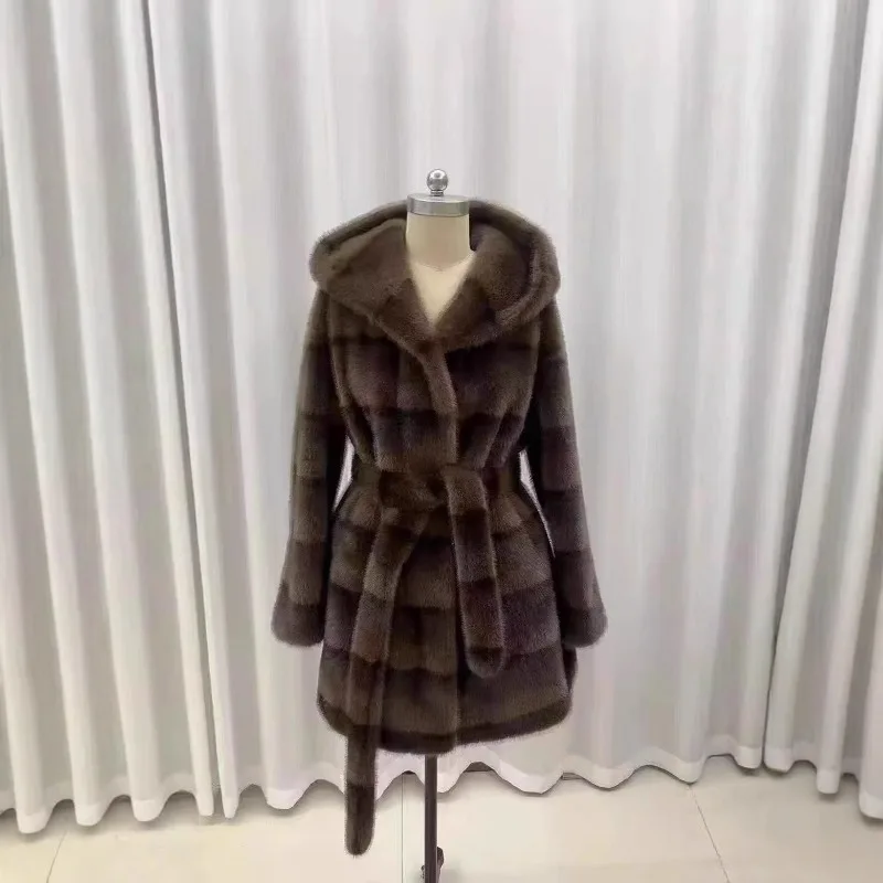A New Eco-friendly Fur Coat with A Hood Young Sweet and Noble Imitating Fur and European Mink Fleece One-piece Coat Fashion Warm
A New Eco-friendly Fur Coat with A Hood Young Sweet and Noble Imitating Fur and European Mink Fleece One-piece Coat Fashion Warm