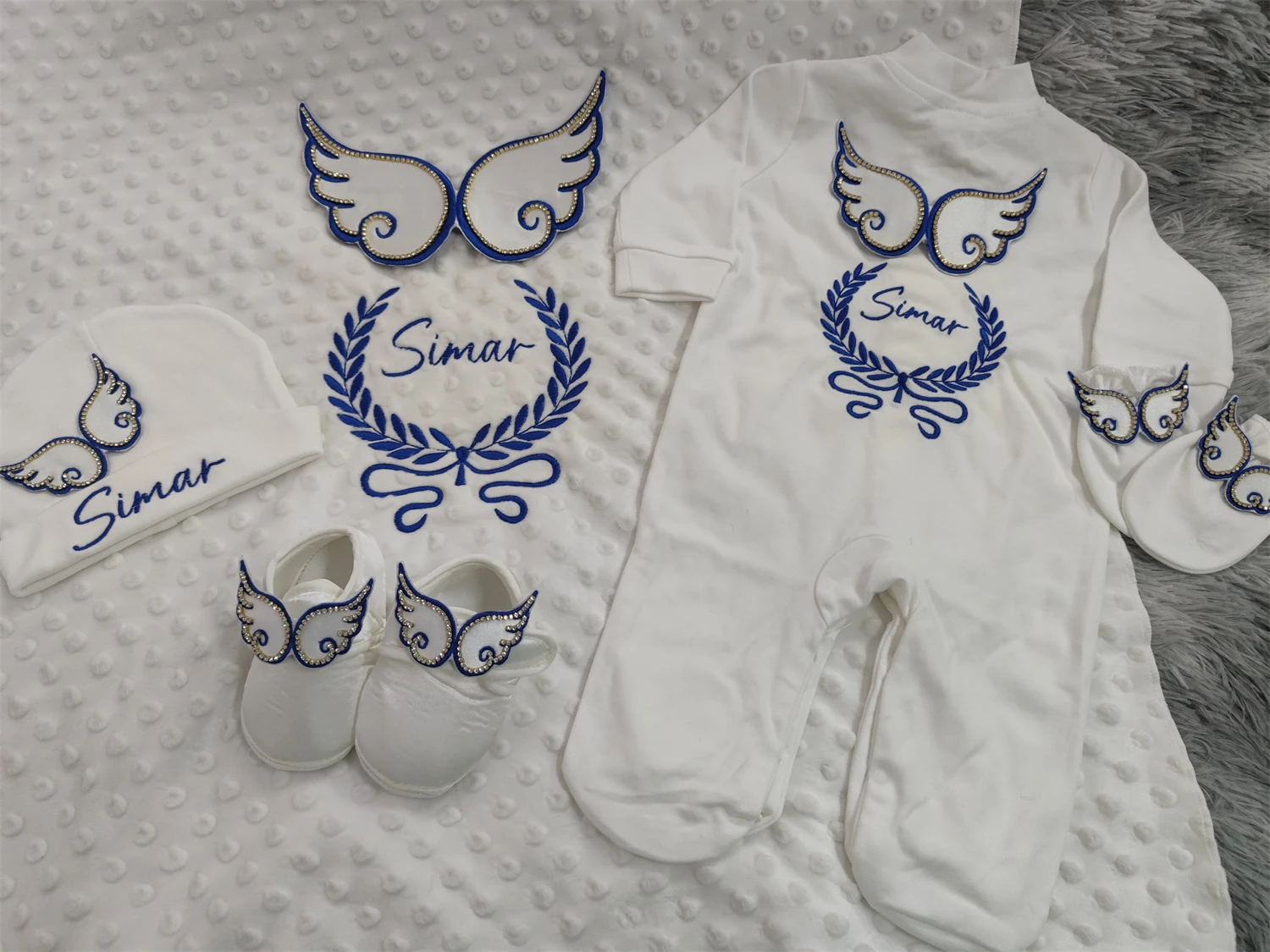 Luxury Angel Wings Newborn 5PCS Set Blue Embroidered Footed Romper Baby Christening Baptism Clothing with Custom Name
Luxury Angel Wings Newborn 5PCS Set Blue Embroidered Footed Romper Baby Christening Baptism Clothing with Custom Name