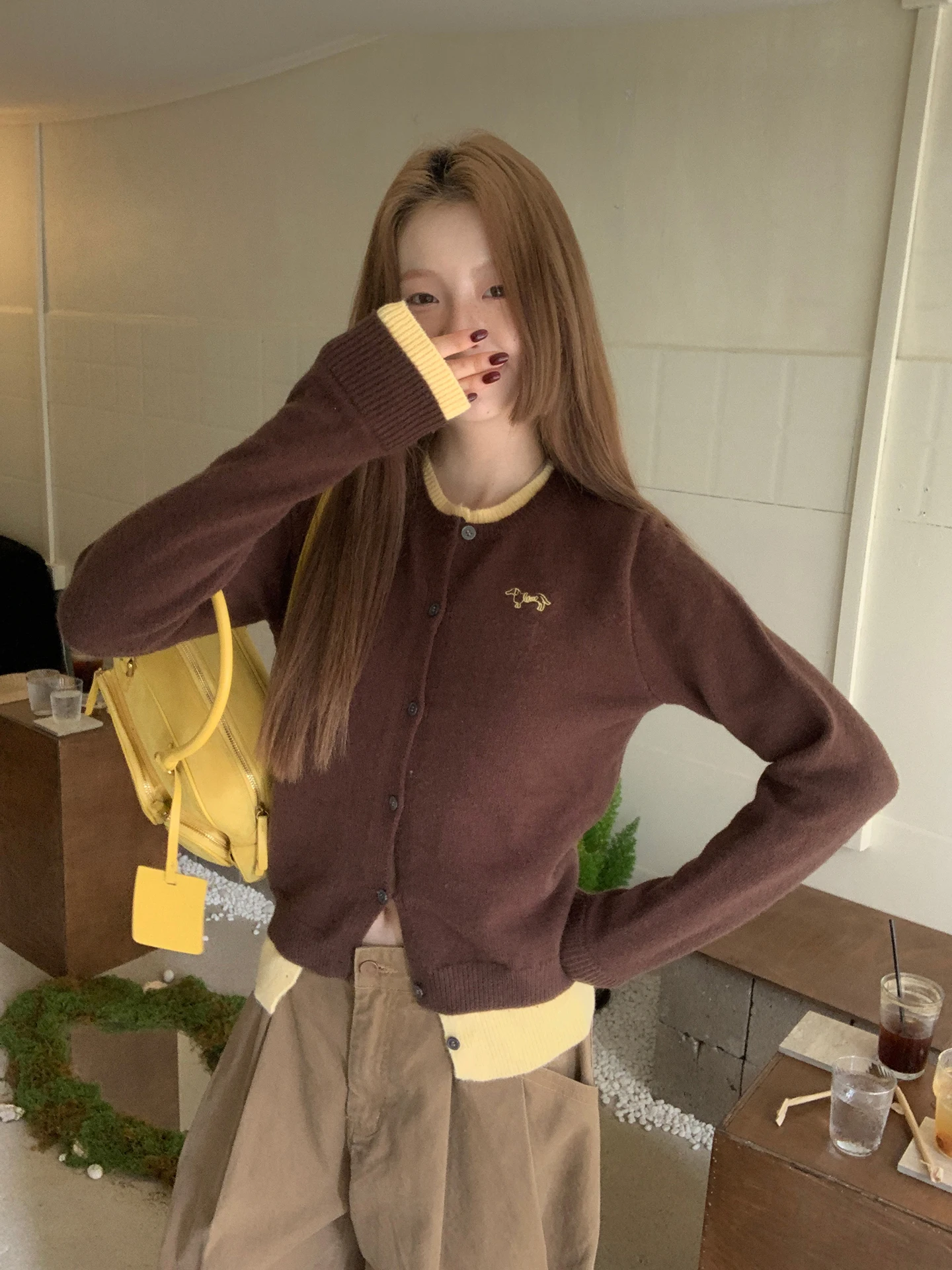 Модный вязаный кардиган-обманка для женщин, весенний топ с эффектом двухслойности, трендовый свитер-жакет прямого кроя для повседневной носки
Модный вязаный кардиган-обманка для женщин, весенний топ с эффектом двухслойности, трендовый свитер-жакет прямого кроя для повседневной носки