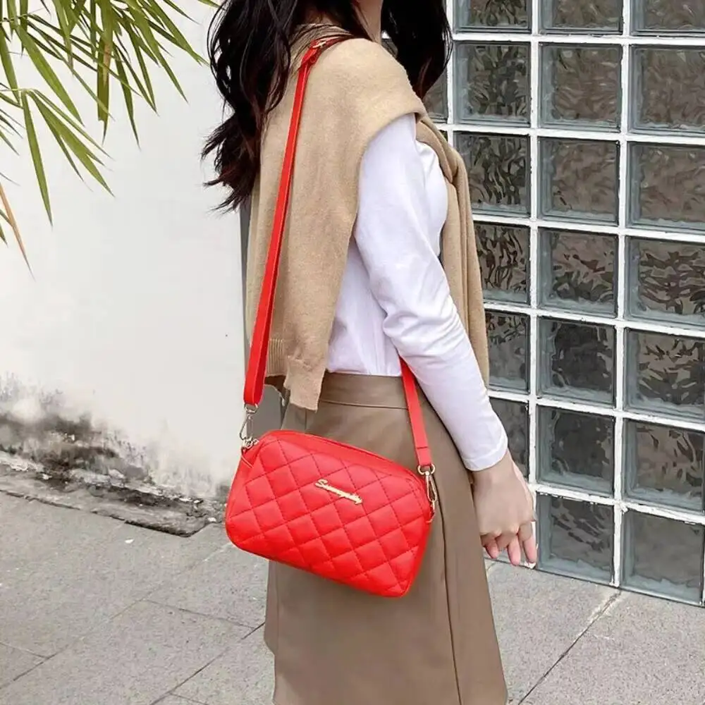 2024 Tassel Small Messenger For Women Trend Lingge Embroidery Camera Female Shoulder Bag Fashion Chain Ladies Crossbody Bags
2024 Tassel Small Messenger For Women Trend Lingge Embroidery Camera Female Shoulder Bag Fashion Chain Ladies Crossbody Bags