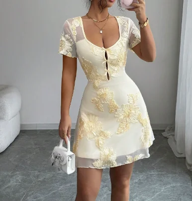 Women's Dress 2026 Spring Summer New Solid Color Mesh Embroidered Square Neck Short Sleeve Slim Fit Temperament Mini Dress
Women's Dress 2026 Spring Summer New Solid Color Mesh Embroidered Square Neck Short Sleeve Slim Fit Temperament Mini Dress