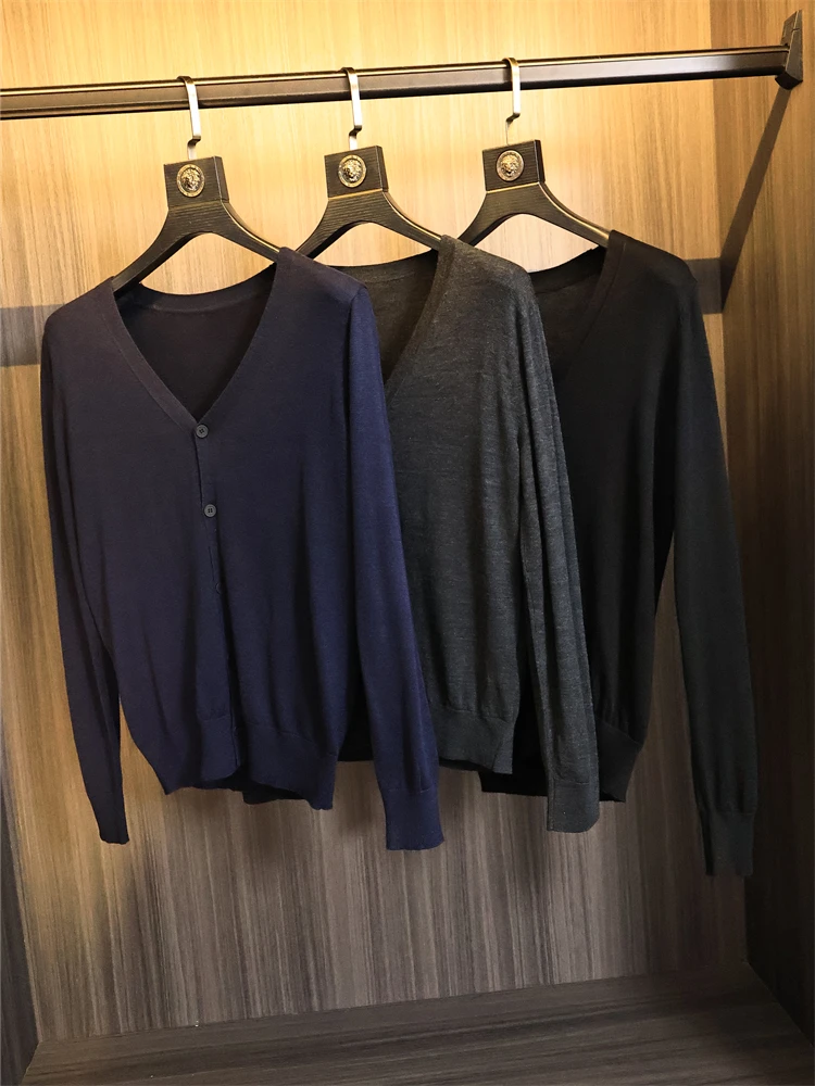 Тяжелый шерстяной трикотаж с V-образным вырезом 00, облегающий легкий мужской новый осенний однотонный верхний костюм, модная городская длинная одежда...
Тяжелый шерстяной трикотаж с V-образным вырезом 00, облегающий легкий мужской новый осенний однотонный верхний костюм, модная городская длинная одежда...