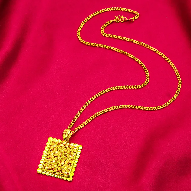 Flower Square Pendant for Women, 24K Gold, AU999 | Matte gold peony square with enamel, classic Chinese charm for cheongsam.
Flower Square Pendant for Women, 24K Gold, AU999 | Matte gold peony square with enamel, classic Chinese charm for cheongsam.