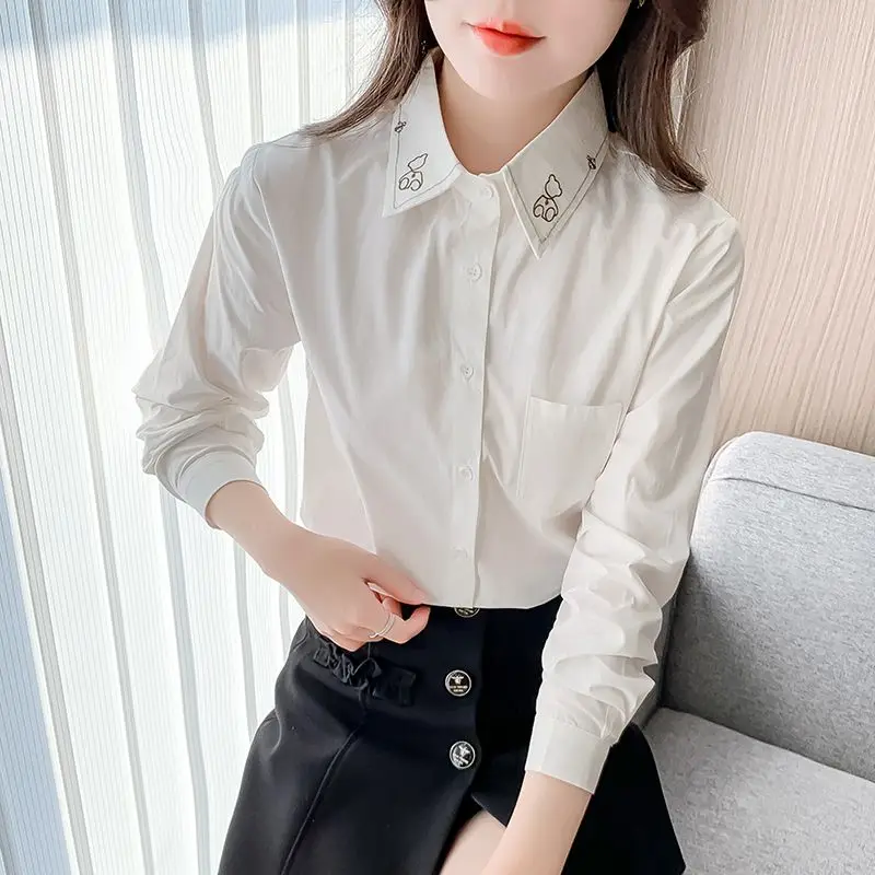 Slim and loose embroidered cotton shirt fashionable and age-reducing versatile long-sleeved shirt
Slim and loose embroidered cotton shirt fashionable and age-reducing versatile long-sleeved shirt