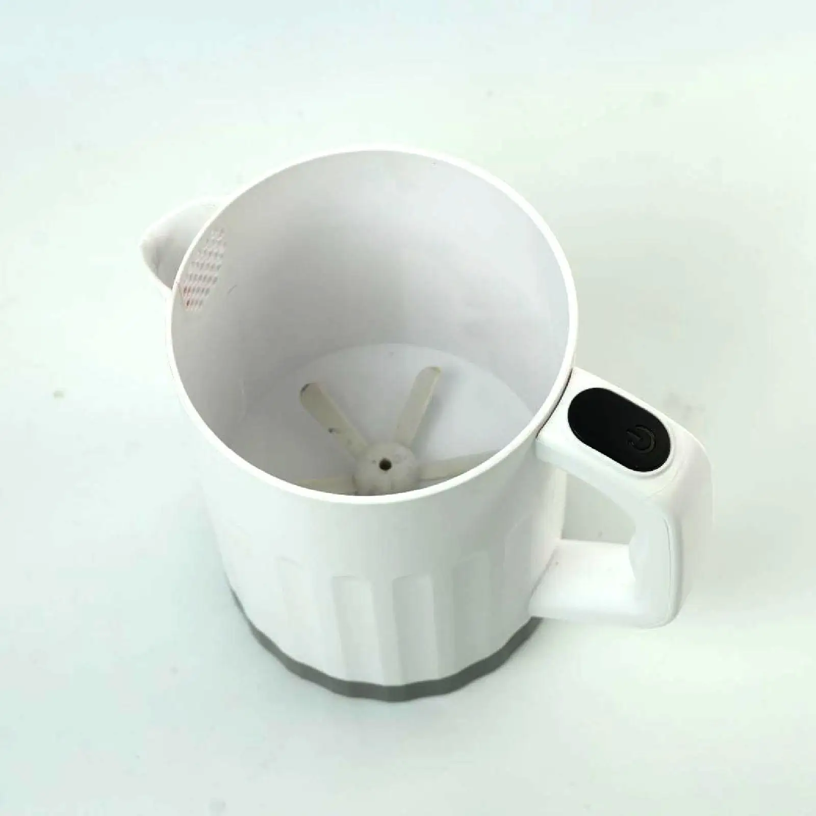 Multifunctional Electric Mixer Automatic Egg Whisk Portable Handheld Blender for Kitchen Cooking
Multifunctional Electric Mixer Automatic Egg Whisk Portable Handheld Blender for Kitchen Cooking