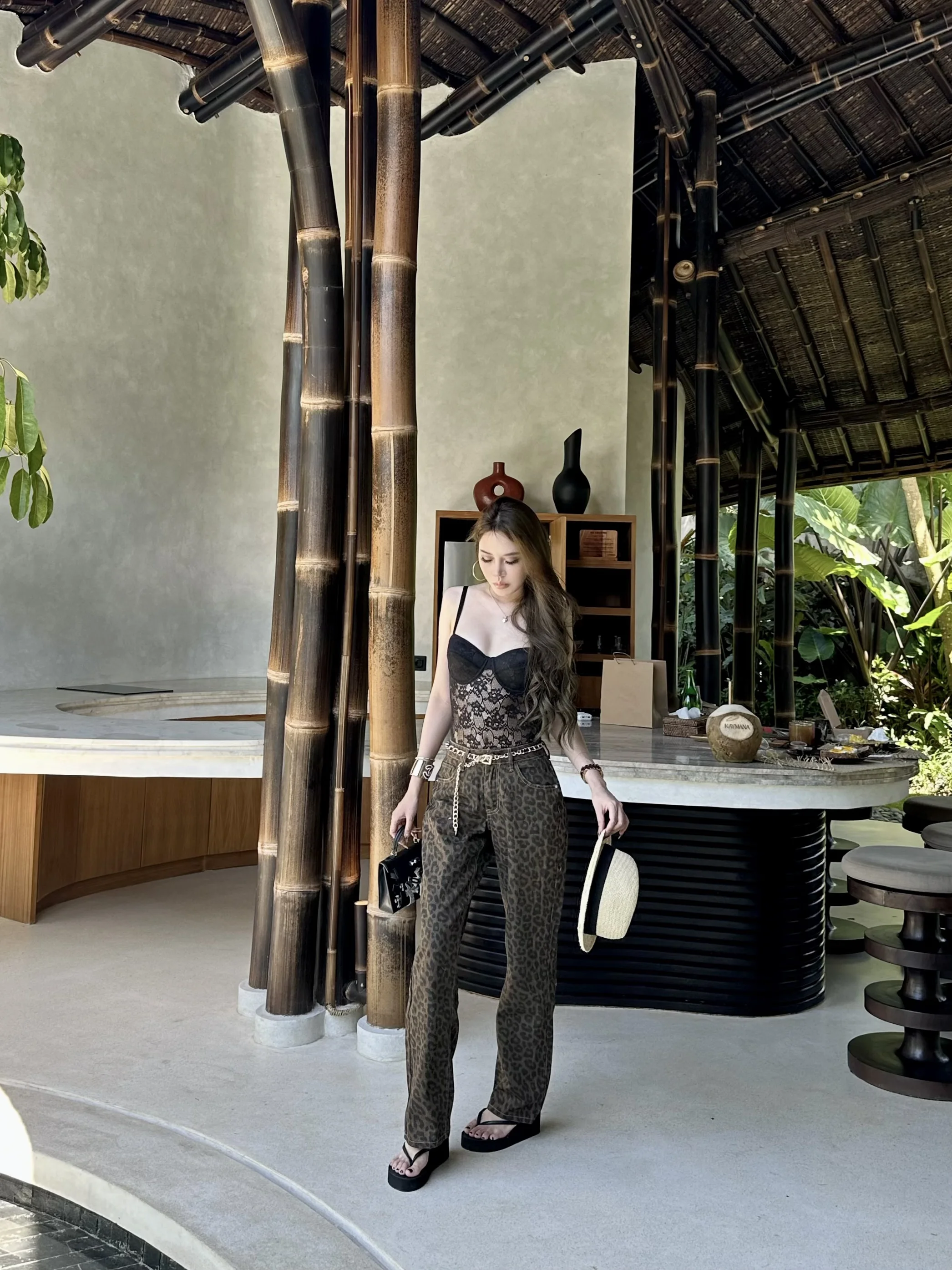 LUV2SHY Wild Chill Leopard Print Spicy Girl Wide Leg Slimming Jeans High Waist Denim Straight Leg Pants for Women
LUV2SHY Wild Chill Leopard Print Spicy Girl Wide Leg Slimming Jeans High Waist Denim Straight Leg Pants for Women