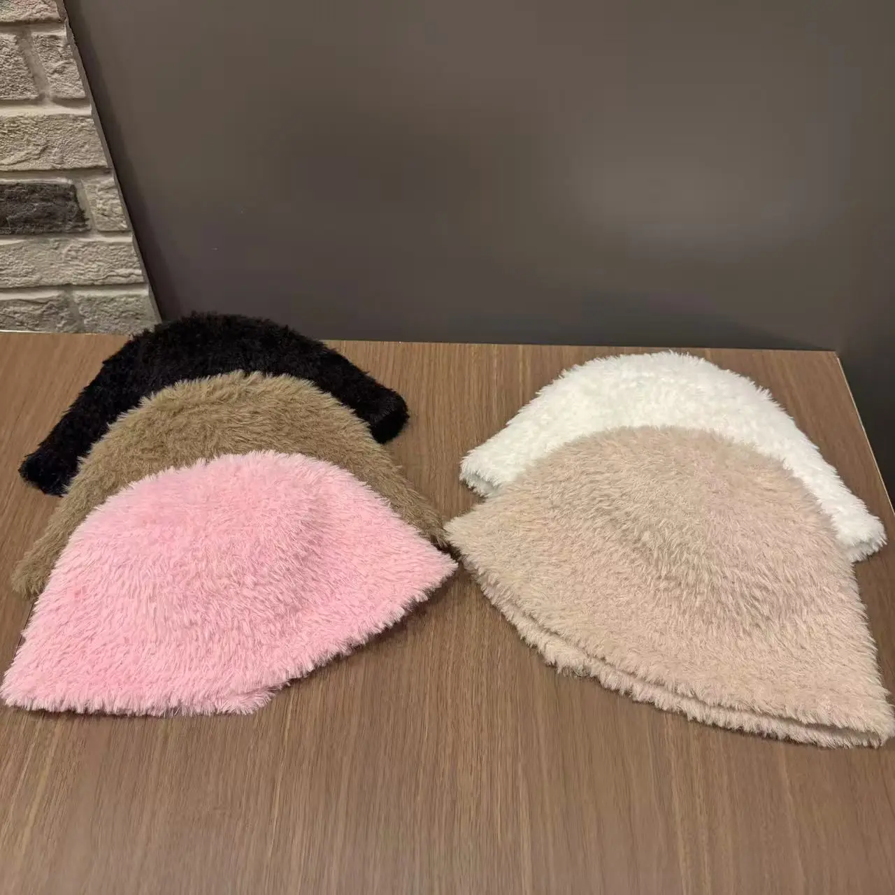  Пушистая детская панама из искусственного меха, зимние теплые плюшевые рыбацкие шапки для девочек, детская ветрозащитная панама, однотонная шапка для бассейна
Пушистая детская панама из искусственного меха, зимние теплые плюшевые рыбацкие шапки для девочек, детская ветрозащитная панама, однотонная шапка для бассейна