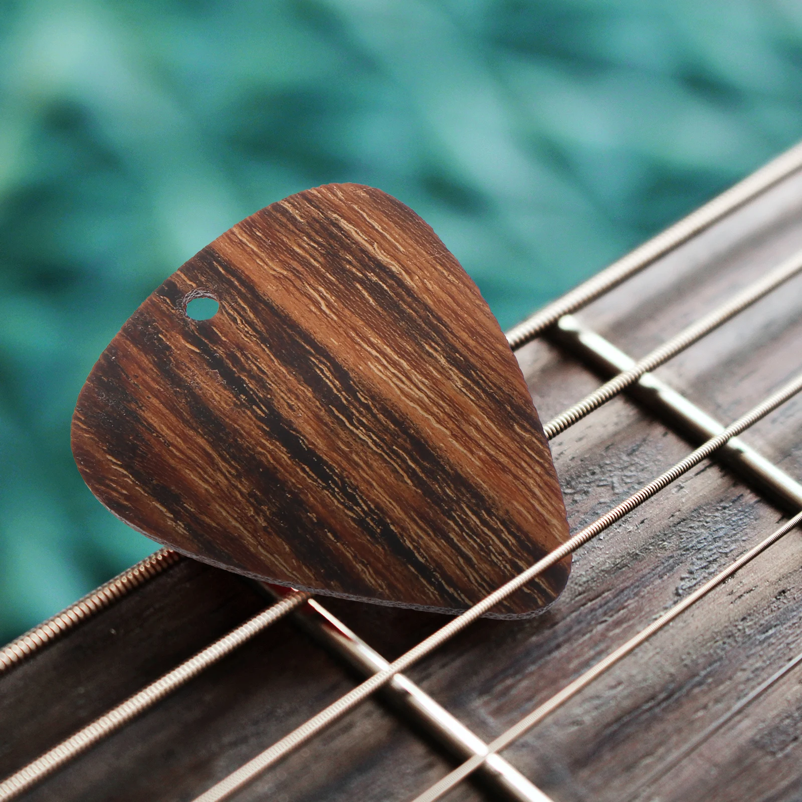 1pc Wooden Pendant Guitar Pick Durable Ergonomic Design Comfortable Feeling Bass Plectrum Instrument Accessories Guitar Parts
1pc Wooden Pendant Guitar Pick Durable Ergonomic Design Comfortable Feeling Bass Plectrum Instrument Accessories Guitar Parts