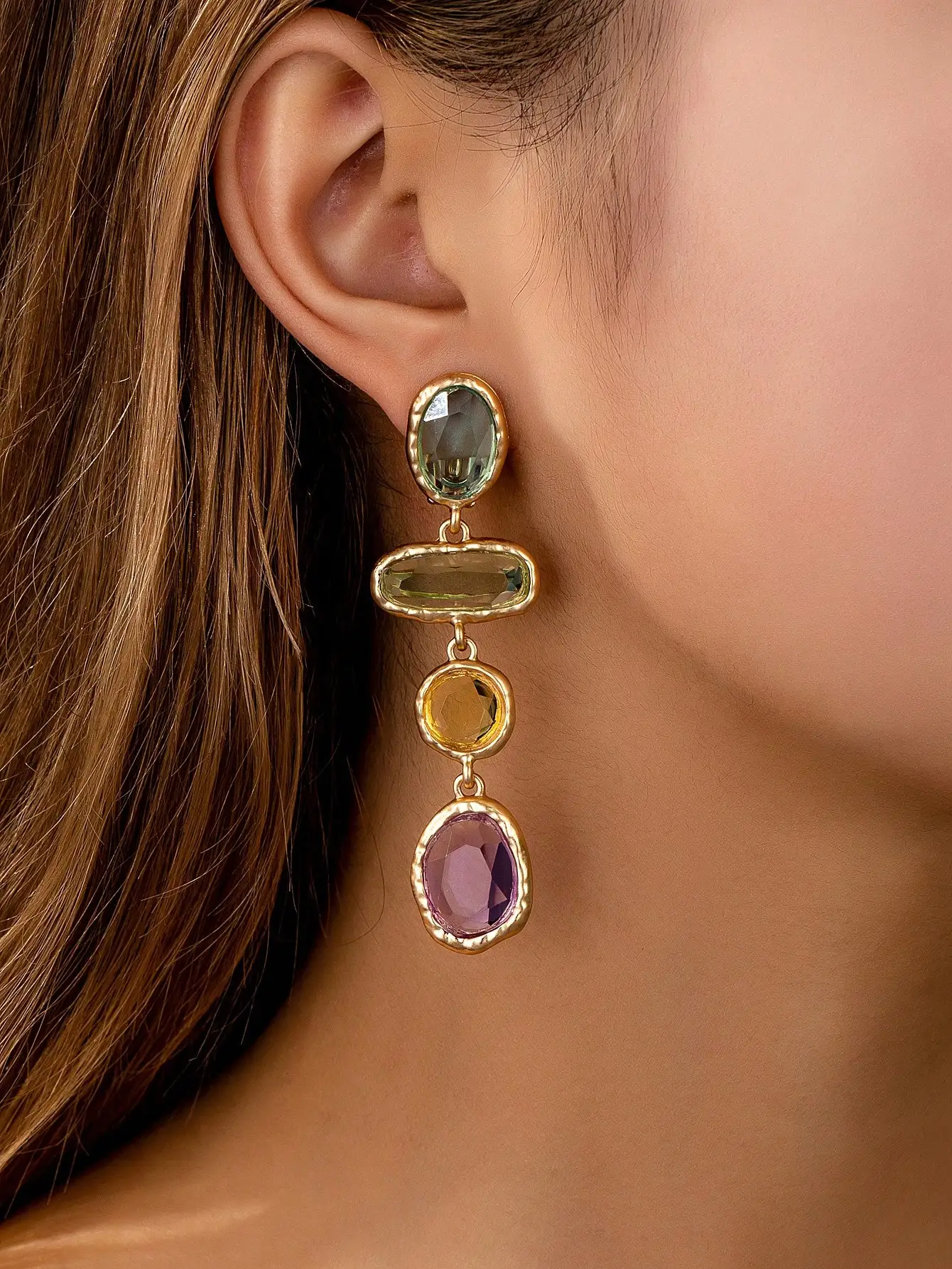 Многоцветные геометрические серьги-подвески с гранеными камнями, золотистая оправа для женщин
Многоцветные геометрические серьги-подвески с гранеными камнями, золотистая оправа для женщин
