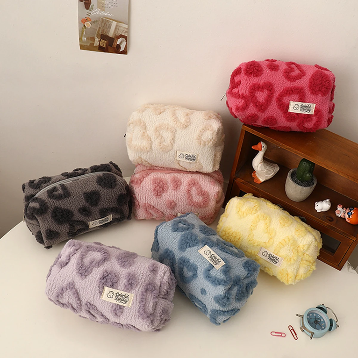 Plush heart print pencil case, portable desktop stationery storage bag, cute clutch, romantic Valentine's Day gift
Plush heart print pencil case, portable desktop stationery storage bag, cute clutch, romantic Valentine's Day gift