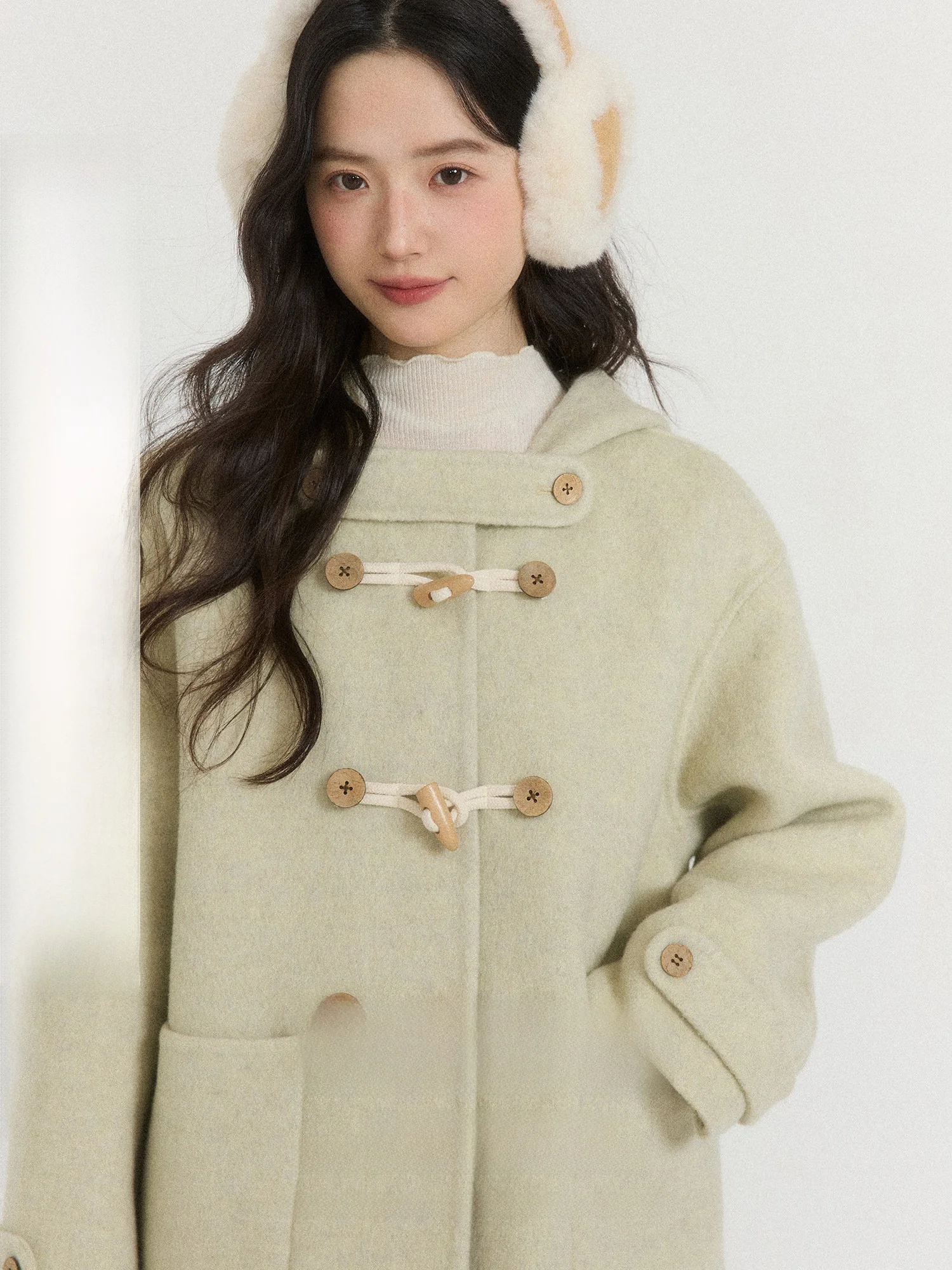 Thickened Green Double-Faced Woolen Coat with Horn Button Design Vintage Style Long Sleeve Women's Fashion Outerwear Coat
Thickened Green Double-Faced Woolen Coat with Horn Button Design Vintage Style Long Sleeve Women's Fashion Outerwear Coat