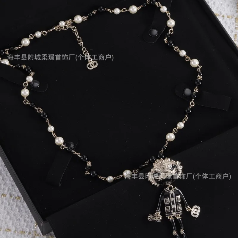 New Robot Pendant, Pearl Necklace, High-end Necklace, Fashion Temperament, Specially for Wholesale.
New Robot Pendant, Pearl Necklace, High-end Necklace, Fashion Temperament, Specially for Wholesale.