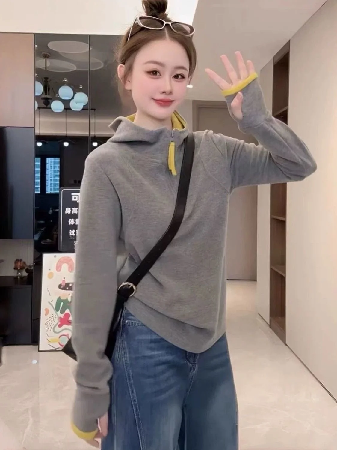 Women's Hooded Zipper Sweatshirt Casual Slimming Inner Wear Top Large Size Fashionable Autumn Clothes Pull over Half Zip
Women's Hooded Zipper Sweatshirt Casual Slimming Inner Wear Top Large Size Fashionable Autumn Clothes Pull over Half Zip