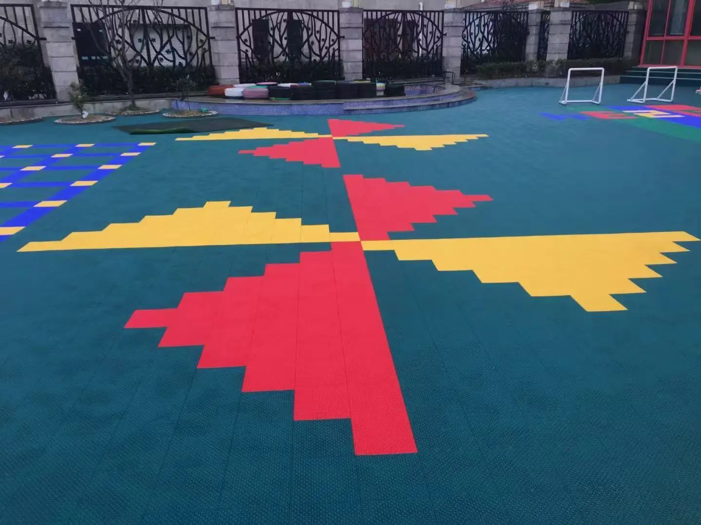 Portable Outdoor Modern Basketball Court Flooring PP Sports Floor Mat Click Installation Interlocking Tiles Gym
Portable Outdoor Modern Basketball Court Flooring PP Sports Floor Mat Click Installation Interlocking Tiles Gym