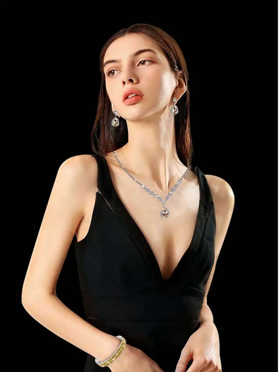 Elegant Rhinestone Jewelry Set With Mini Pleated Flap Evening Bag For Women
Elegant Rhinestone Jewelry Set With Mini Pleated Flap Evening Bag For Women