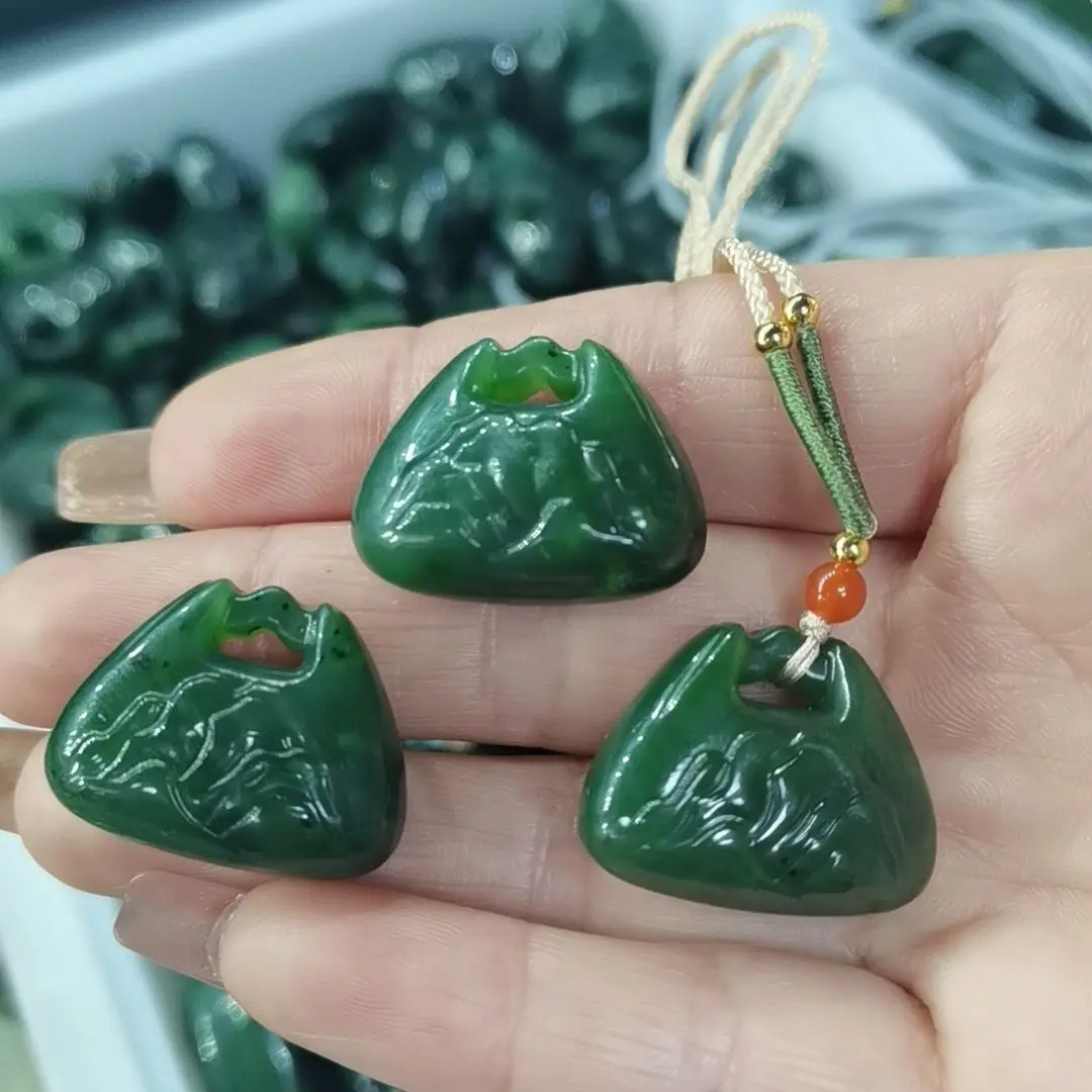 Hetian jade natural Xinjiang jade carving pendant jasper spinach pendant seed jade men's and women's three-dimensional pendant
Hetian jade natural Xinjiang jade carving pendant jasper spinach pendant seed jade men's and women's three-dimensional pendant