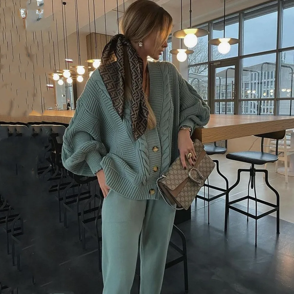 Fashion Winter Thick Women Knitted Suits Soft 2 Pieces Sets Female Jacquard O Neck Sweater & Long Pants Knitted Outfits Warm Set
Fashion Winter Thick Women Knitted Suits Soft 2 Pieces Sets Female Jacquard O Neck Sweater & Long Pants Knitted Outfits Warm Set