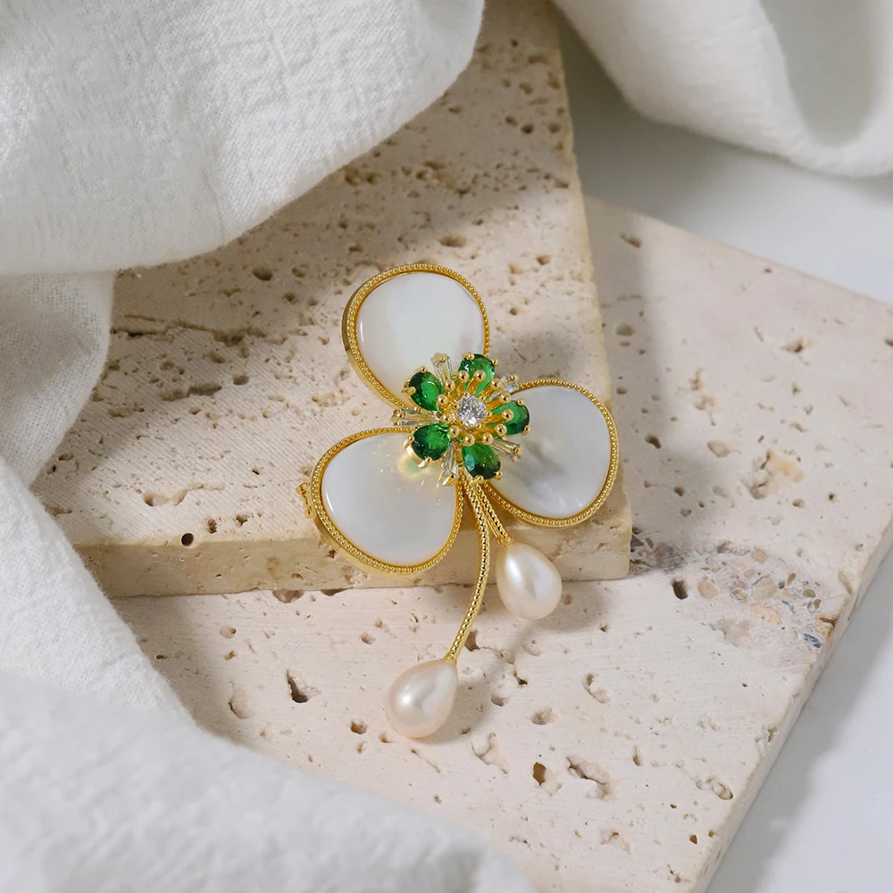 Natural Freshwater Pearl Shell Three Leaf Flower Brooch Women's Luxury Jewelry Fashion Women's and Girls' Gifts GO0561
Natural Freshwater Pearl Shell Three Leaf Flower Brooch Women's Luxury Jewelry Fashion Women's and Girls' Gifts GO0561