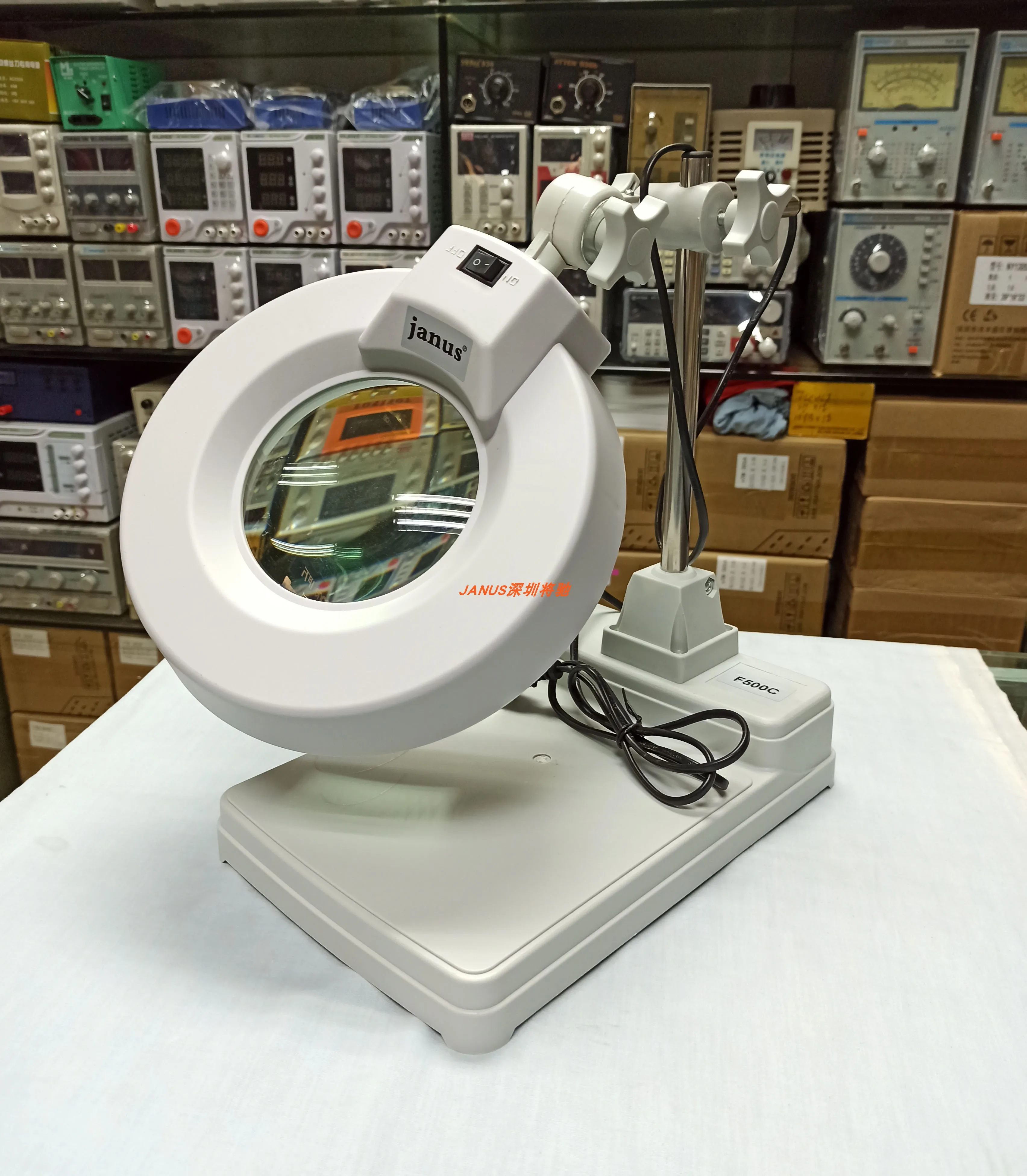 F500C Lamp Tube Power 24W Lens Size 120mm Magnification Factor 10x Optical Glass Table Lamp Magnifier
F500C Lamp Tube Power 24W Lens Size 120mm Magnification Factor 10x Optical Glass Table Lamp Magnifier