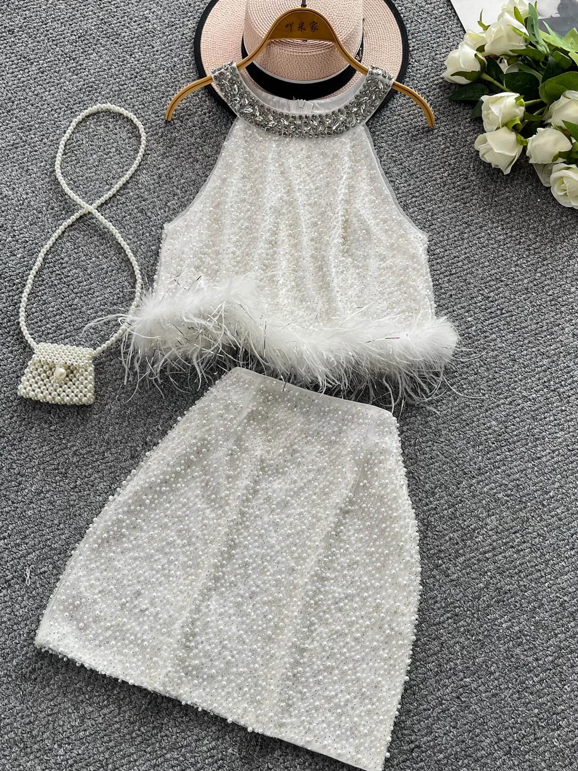 Elegant European Style Short Skirt Set with Beaded Diamond Neckline Heavy Embellishment Mesh Top Slimming Hollow out Design
Elegant European Style Short Skirt Set with Beaded Diamond Neckline Heavy Embellishment Mesh Top Slimming Hollow out Design