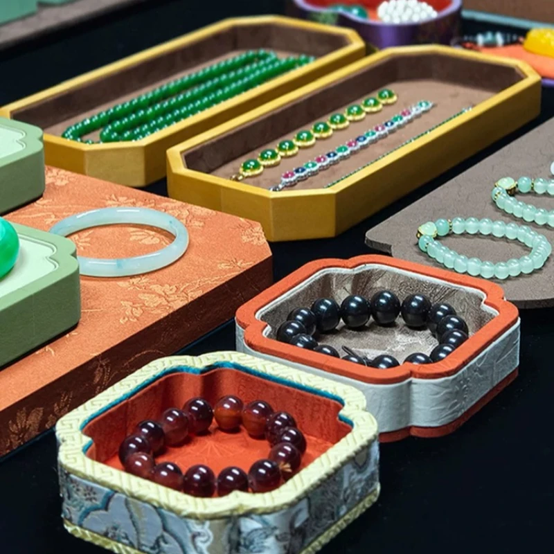 Fabric Jewellery Tray Bracelet Necklace Earrings Showcase Trays Luxury Retro Jewelry Storage Pallet Organizer Packaging Pallets
Fabric Jewellery Tray Bracelet Necklace Earrings Showcase Trays Luxury Retro Jewelry Storage Pallet Organizer Packaging Pallets