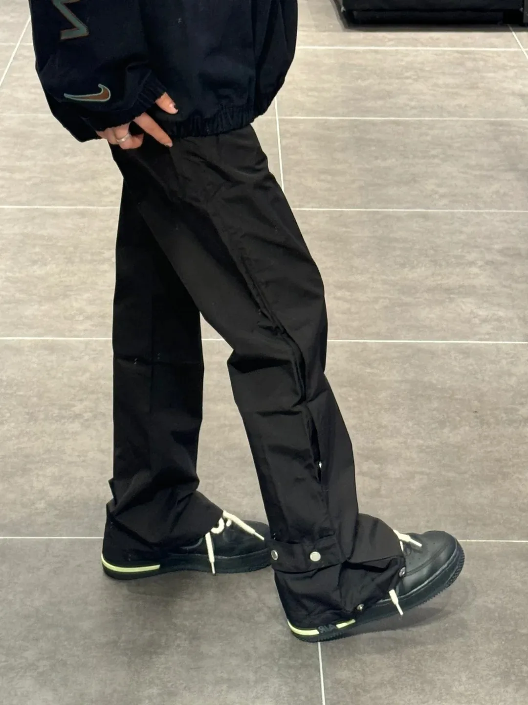 Мужские летние тонкие повседневные брюки прямого кроя 2024 New Sle American Vibe High Street Button, модные, прямого кроя, свободного покроя
Мужские летние тонкие повседневные брюки прямого кроя 2024 New Sle American Vibe High Street Button, модные, прямого кроя, свободного покроя