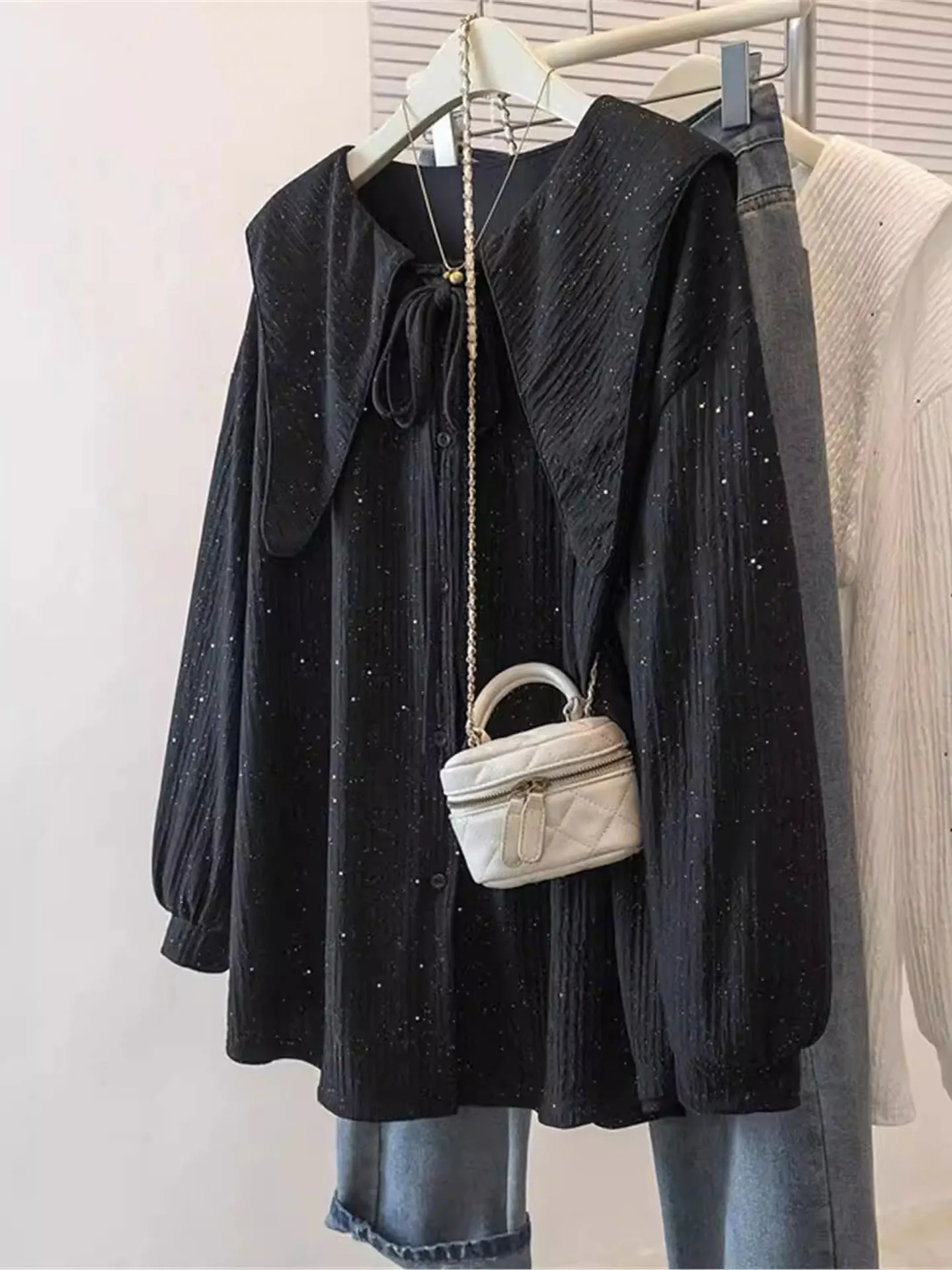 Женская свободная блузка с воротником-стойкой и длинным рукавом больших размеров, универсальная, повседневная, весенняя мода 2026
Женская свободная блузка с воротником-стойкой и длинным рукавом больших размеров, универсальная, повседневная, весенняя мода 2026