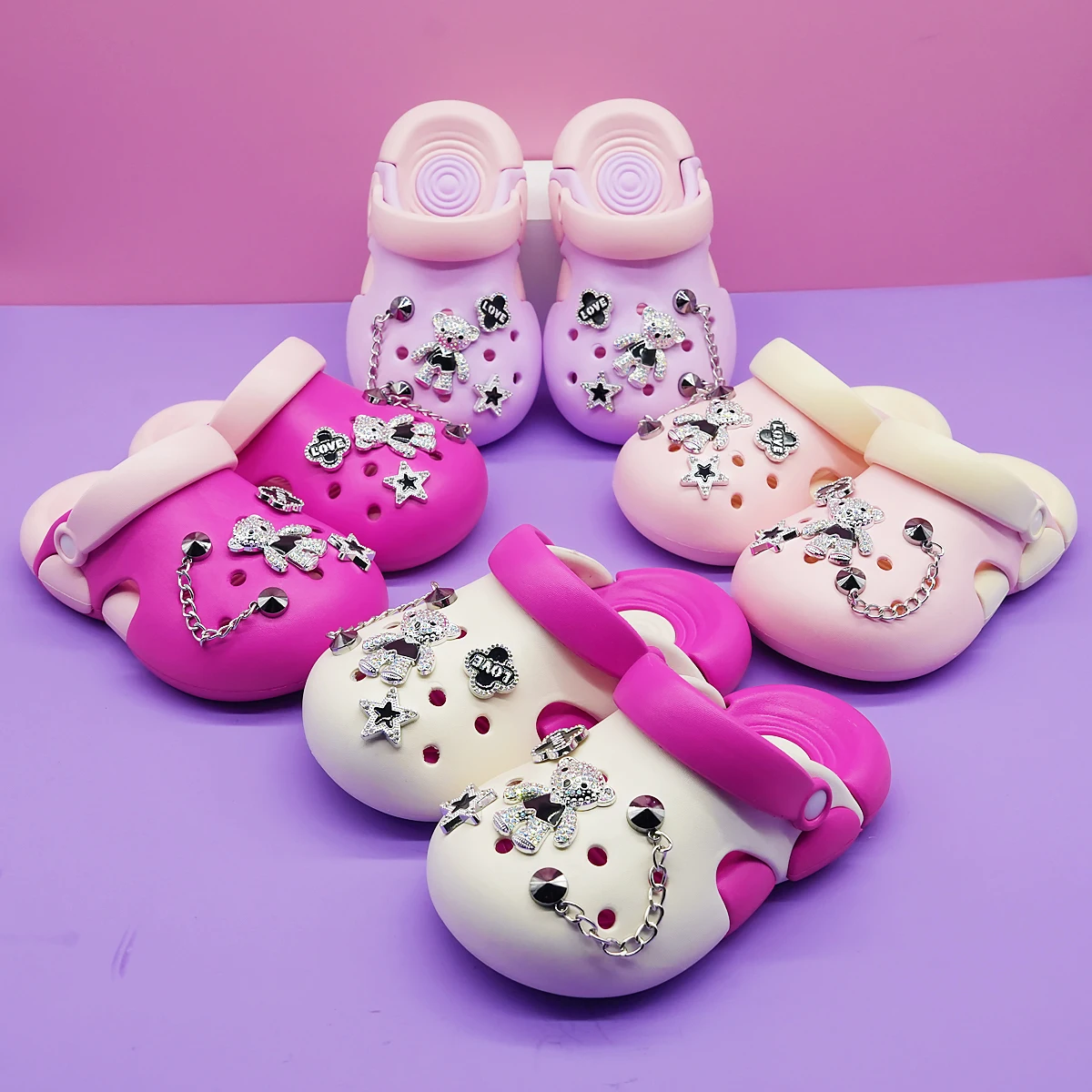 New Cartoon Rhinestone Bear Clogs for Boys and Girls, Fashionable Outdoor Wear, Non-Slip, Height-Increasing, Closed-Toe Slippers 708
New Cartoon Rhinestone Bear Clogs for Boys and Girls, Fashionable Outdoor Wear, Non-Slip, Height-Increasing, Closed-Toe Slippers 708