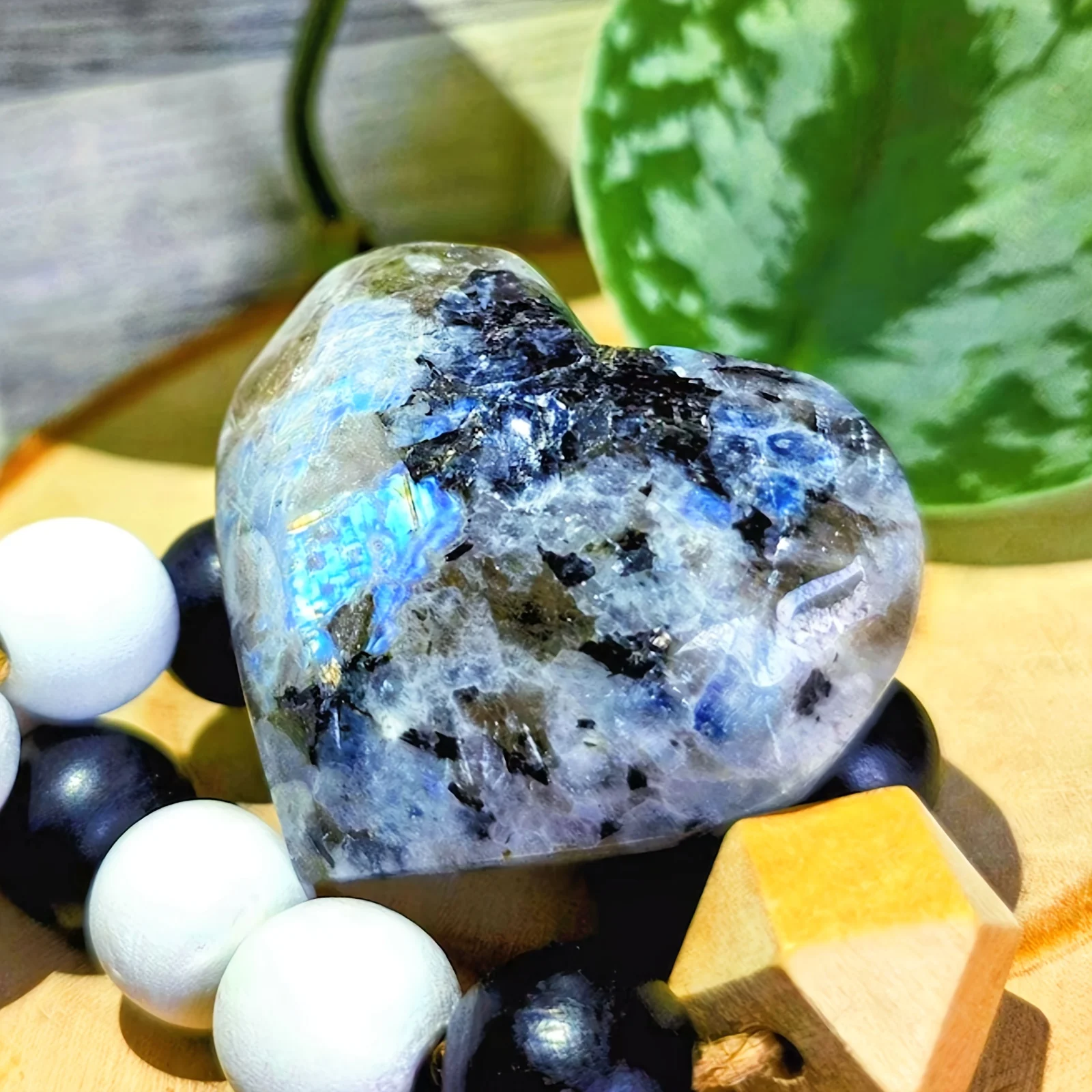 Natural Rainbow Moonstone Heart Palm Carving, Polished Gemstone, Home Decor Meditation Energy Stone Ornament Gift
Natural Rainbow Moonstone Heart Palm Carving, Polished Gemstone, Home Decor Meditation Energy Stone Ornament Gift