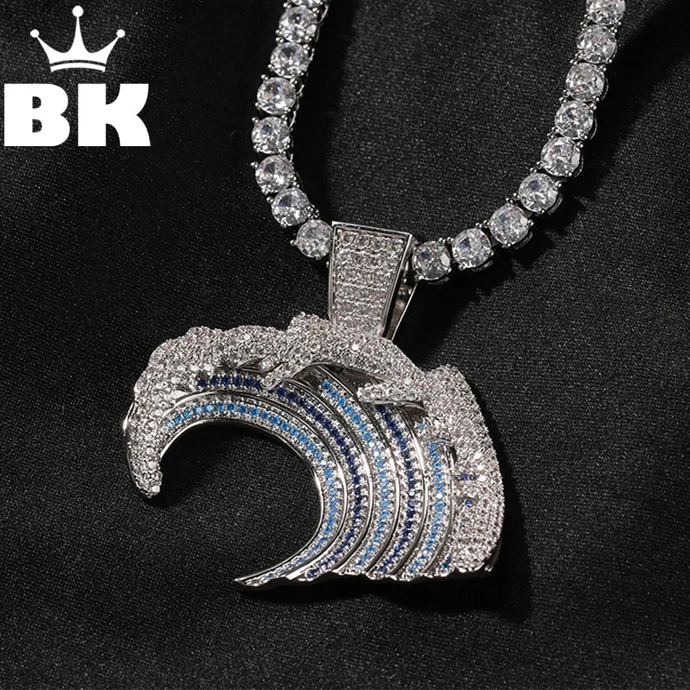 THE BLING KING Blue Iced Wave Pendant Necklace Men 18K Gold Plated 3D Charm Sparkling Fully Paved CZ Tennis Link Hip Hop Jewelry
THE BLING KING Blue Iced Wave Pendant Necklace Men 18K Gold Plated 3D Charm Sparkling Fully Paved CZ Tennis Link Hip Hop Jewelry