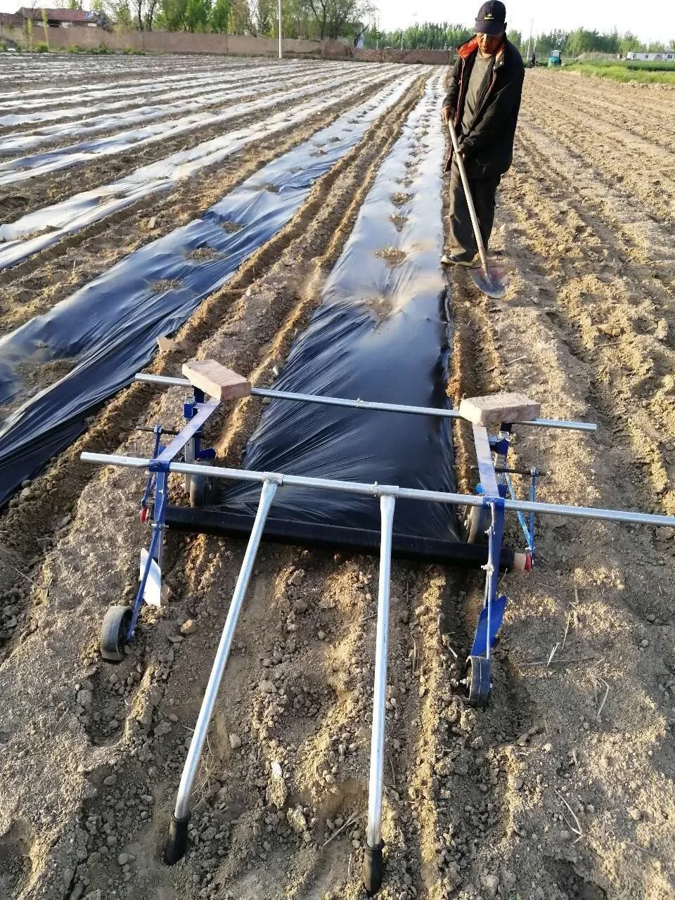 Laminating machine, film laying machine, hand-pulled multi-functional film covering machine, agricultural tools
Laminating machine, film laying machine, hand-pulled multi-functional film covering machine, agricultural tools
